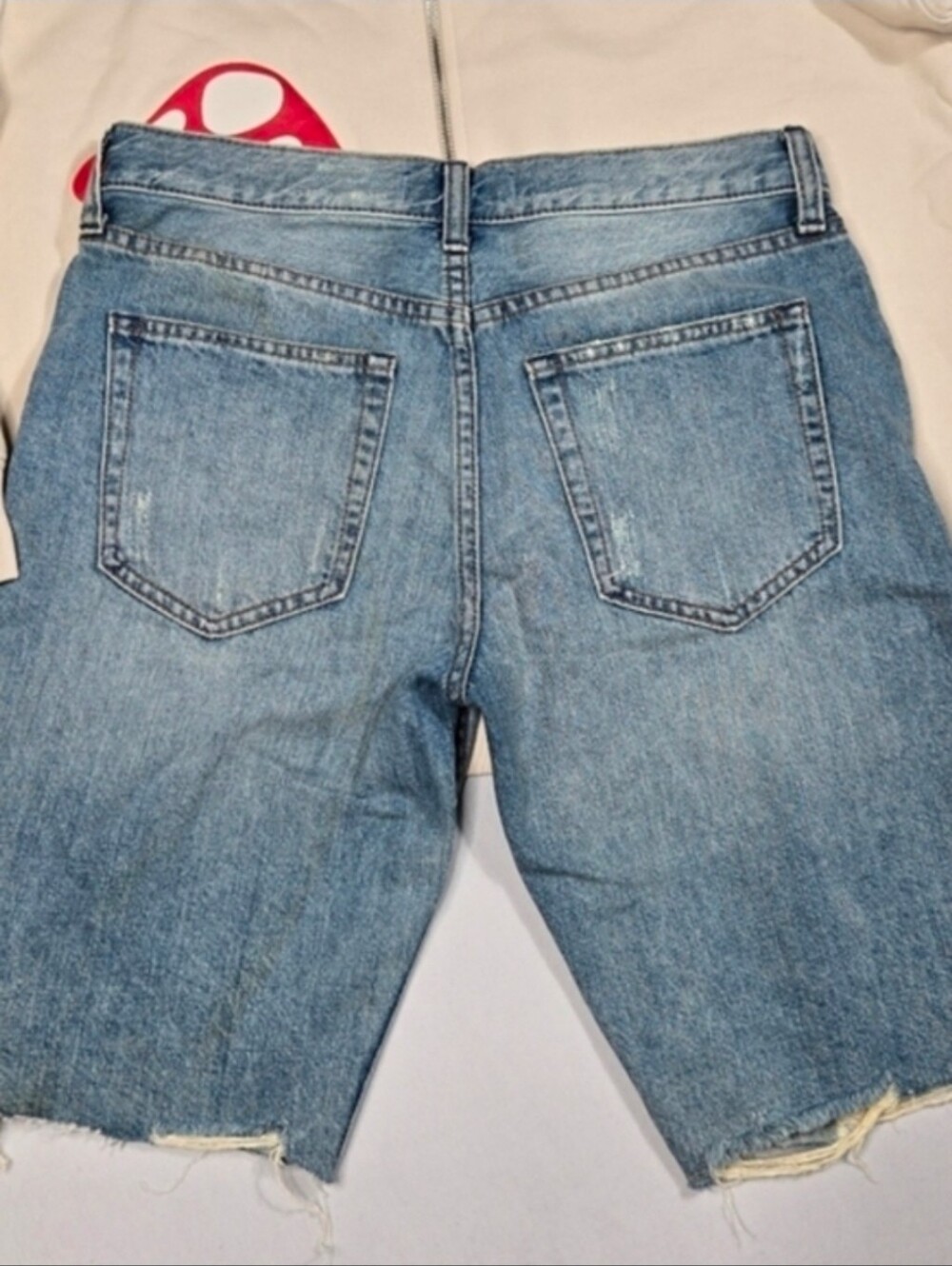 We The Free‎ Denim Short Size 26 Bermuda 10" Inseam Distressed Holes Frayed Hem - Picture 10 of 13